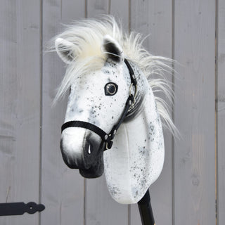 Hobby Horse Aspen z czarnym kantarem, rozmiar S