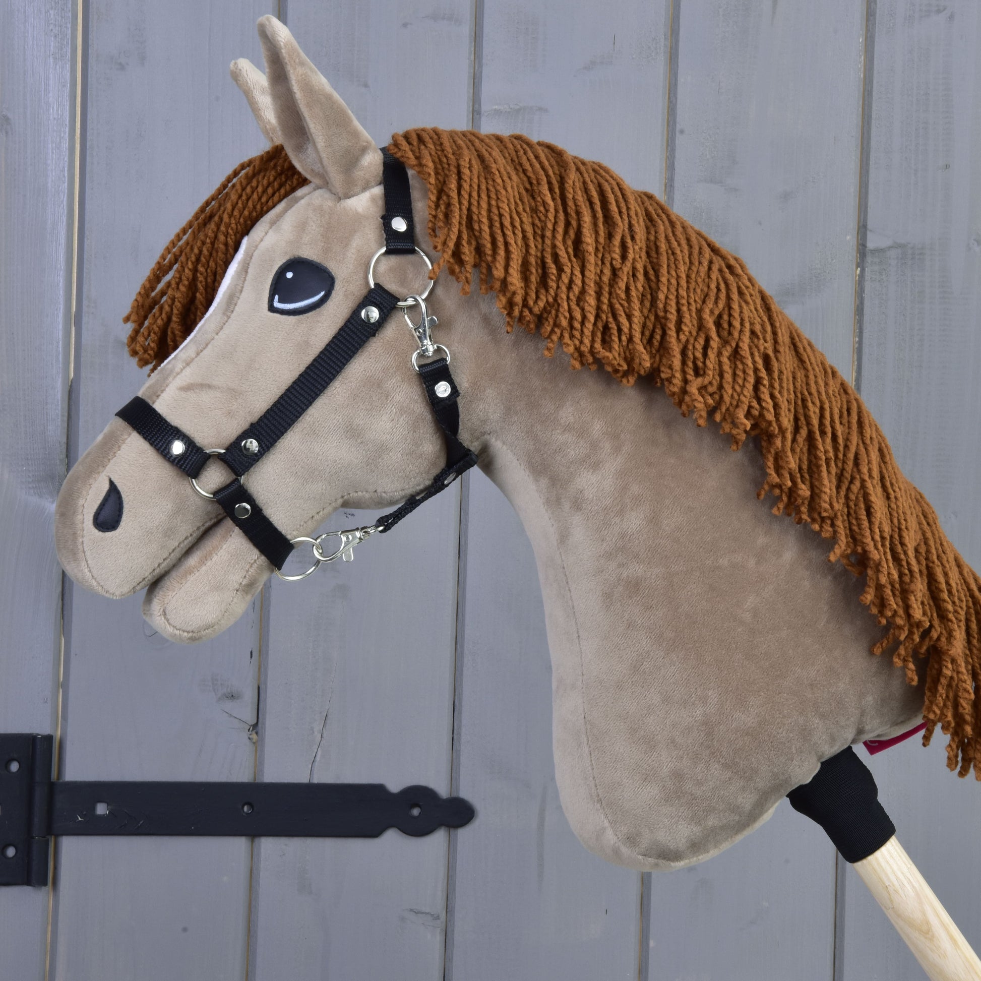 Hobby Horse Oliver z Czarnym Kantarem + Futrzany Kantar GRATIS