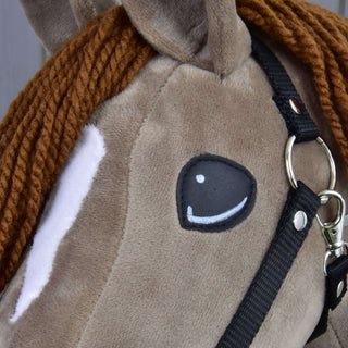 Hobby Horse Oliver z Czarnym Kantarem + Futrzany Kantar GRATIS