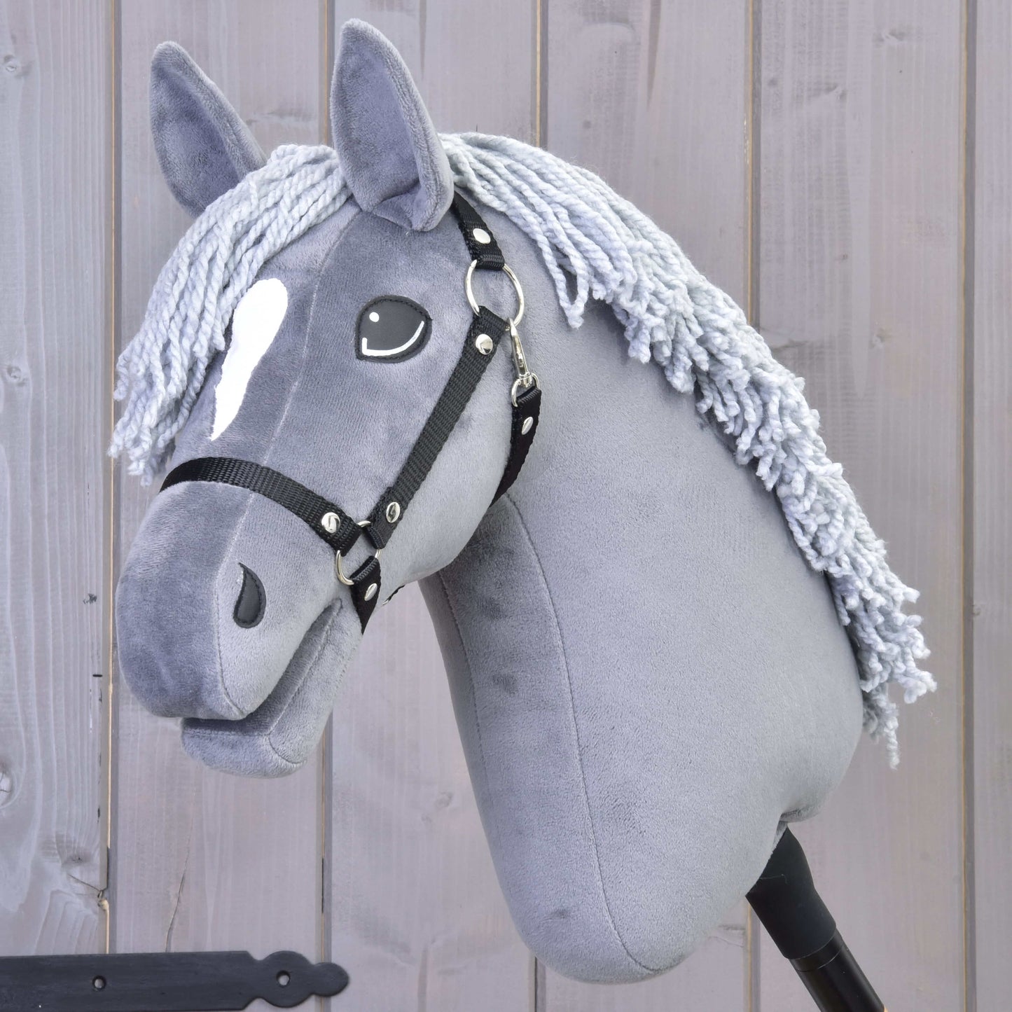 The Hobby Horse LarDen "Hobby Horse Grace with Black Halter" features a gray Dutch Warmblood design, white yarn mane, white face patch, and is pictured before a wooden wall.