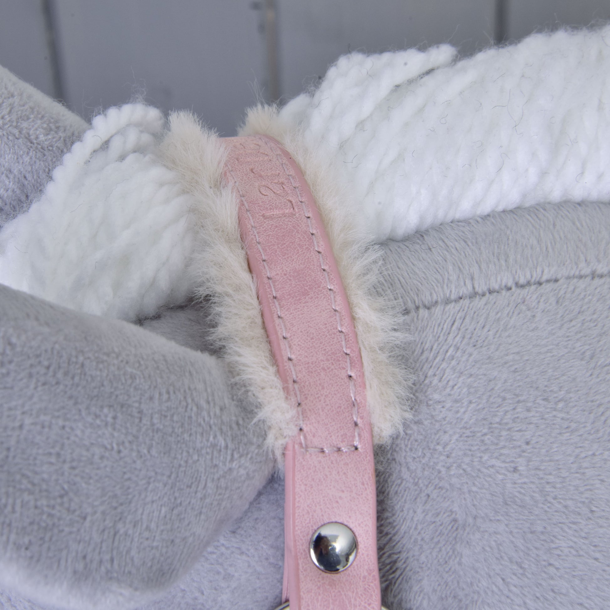 Kantar ze sztucznym futrem - skóra ekologiczna Mullbery