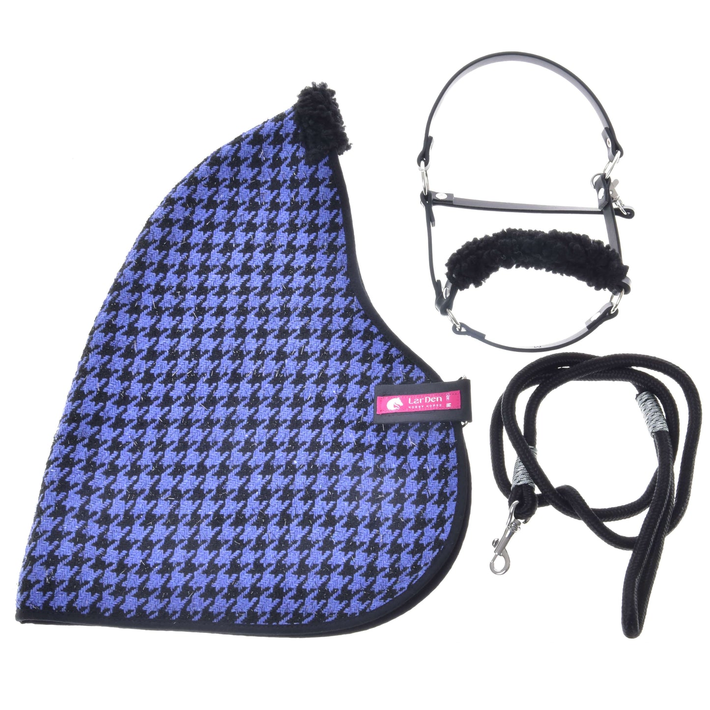 The Set Harmony Blue from Hobby Horse LarDen includes a blue and black houndstooth saddle pad with black trim, a matching black fleece-padded halter, a black lead rope with metal clip, and a cozy stable blanket for your horse.