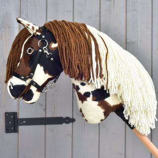 Hobby Horse Dakota z czarnym kantarem