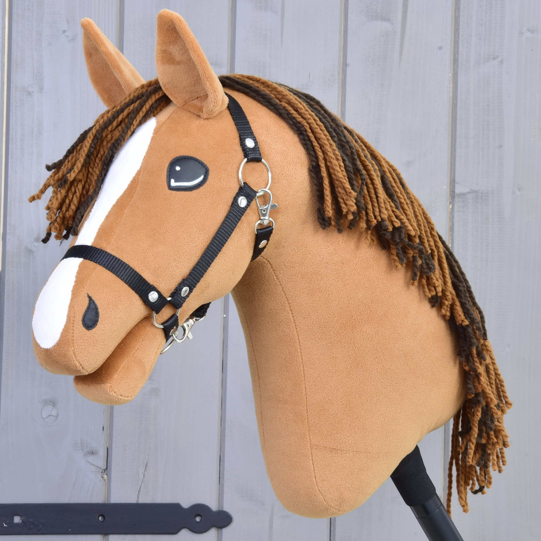 Hobby Horse Edward z czarnym kantarem