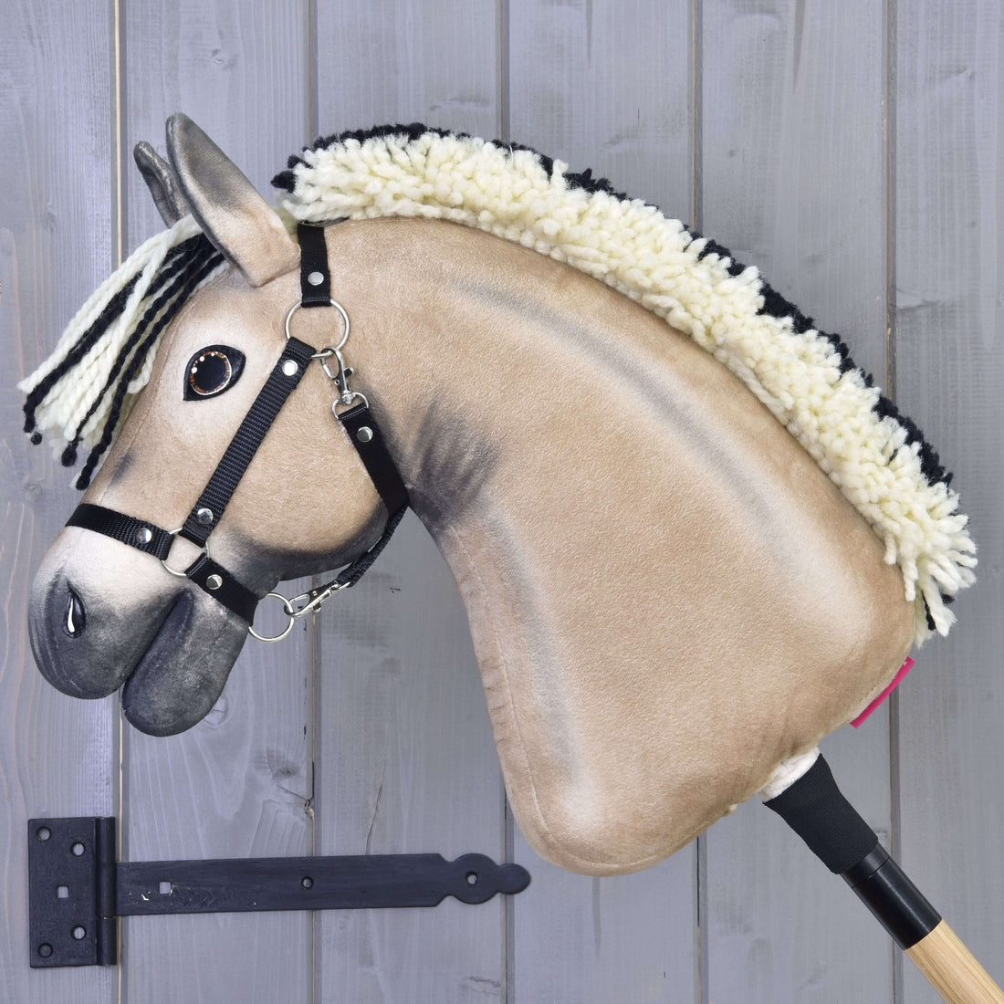 Hobby Horse Ozzy z czarnym kantarem