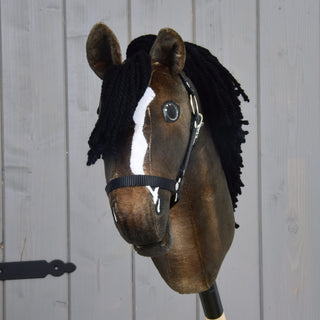 Hobby Horse Sundance z czarnym kantarem
