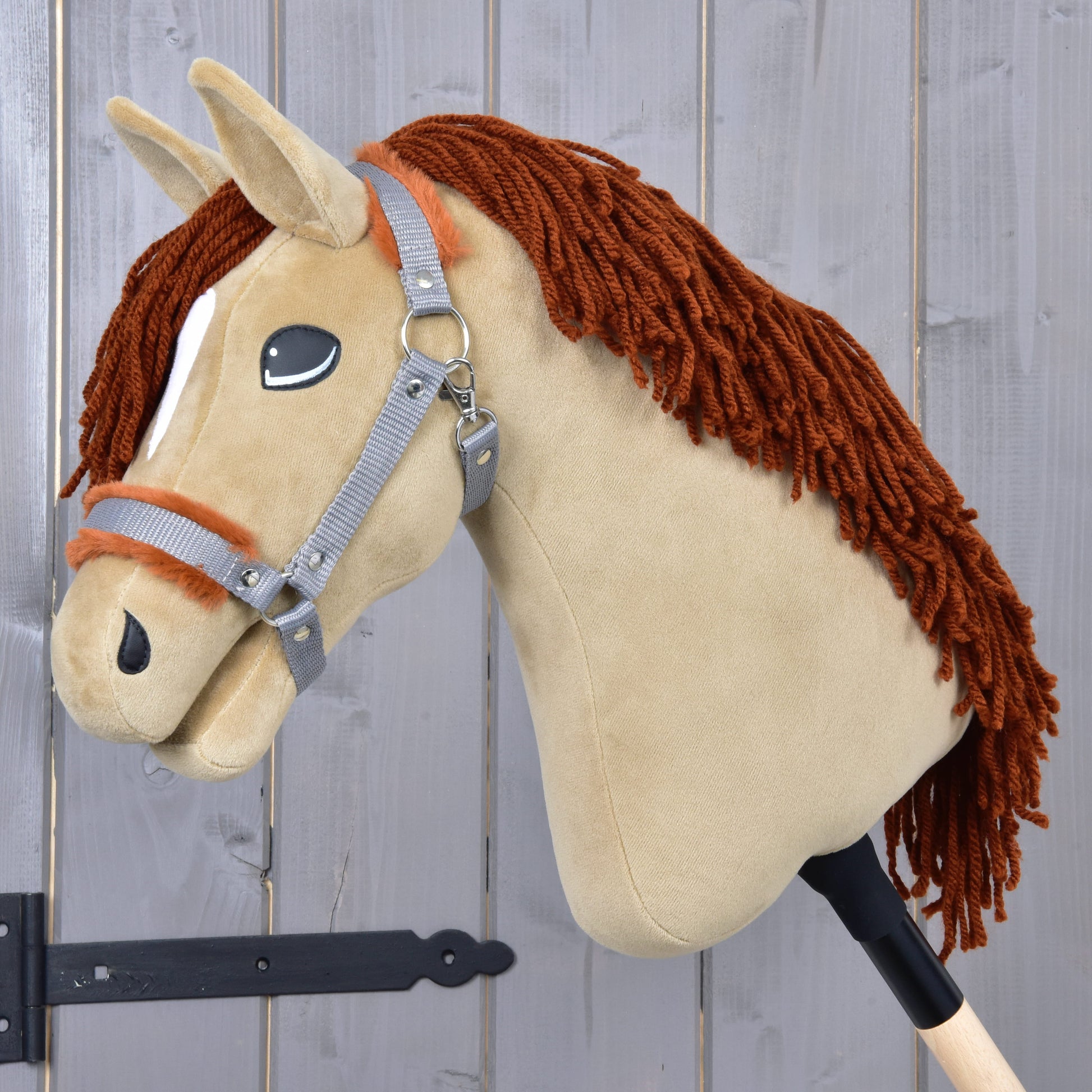 Hobby Horse Oliver z Czarnym Kantarem + Futrzany Kantar GRATIS